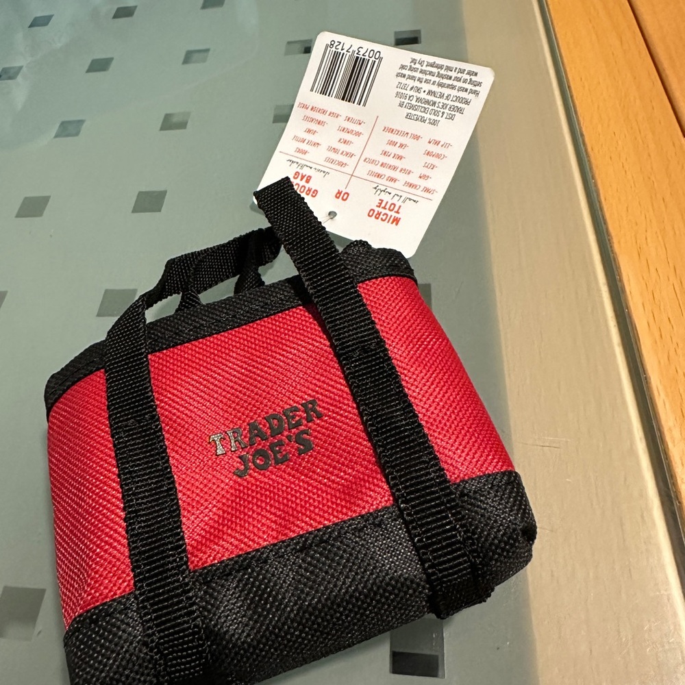 MICRO MINI TRADER JOE’S tote grocery bag 2 in 1 LIMITED EDITION NWT RED BLACK - Picture 3 of 7